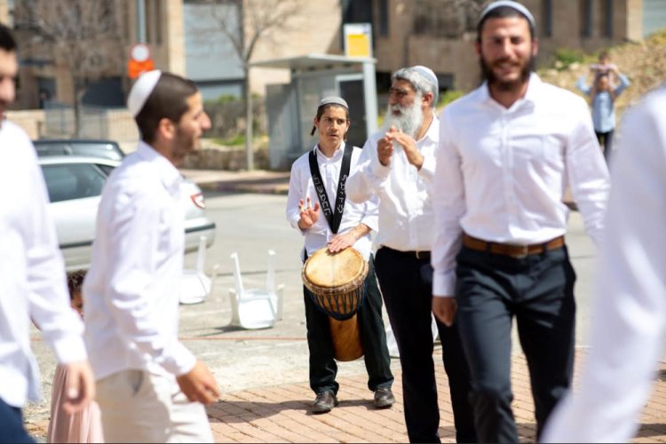 משמח חתן וכלה כנער