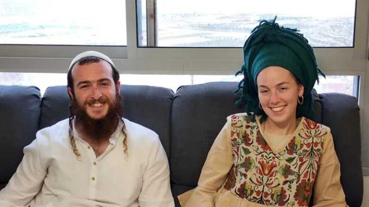 איתן דוד ואתיה ביום אירוסיהם