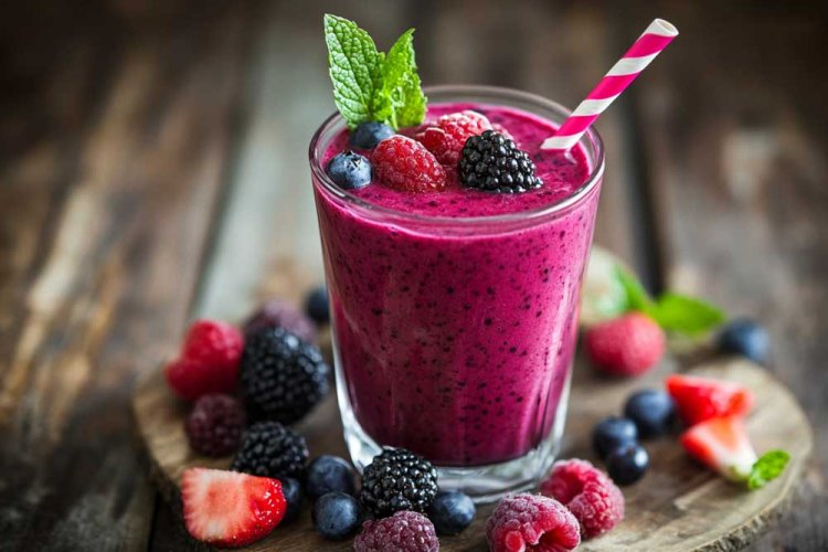 שייק יוגורט ופירות יער 