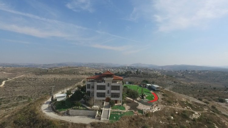 הבית שעל הגבעה, סמוך לקרני שומרון