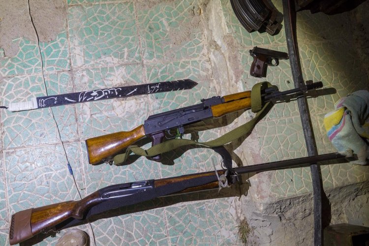 אמצעי לחימה שאותרו במרחב (צילום: דובר צה״ל)