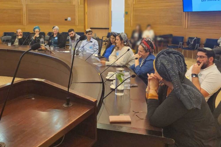 נשות הפצועים בפעילות בכנסת