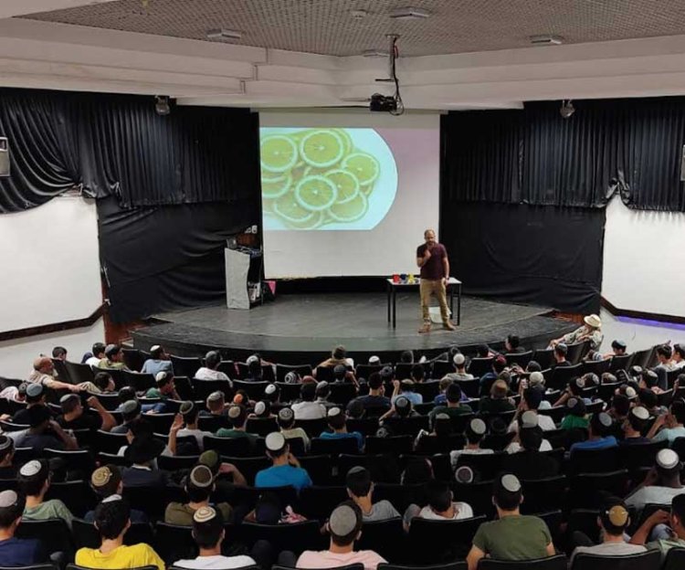 איתי בשיחה לבני נוער