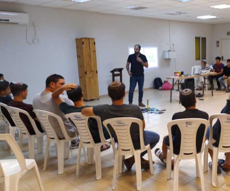 איתי בשיחה לבני נוער