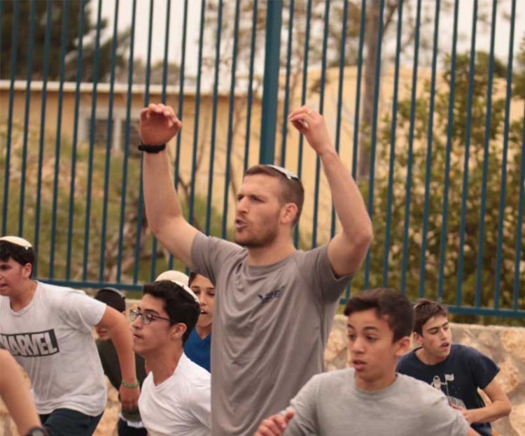 אימון באחת מקבוצות נערי הברזל