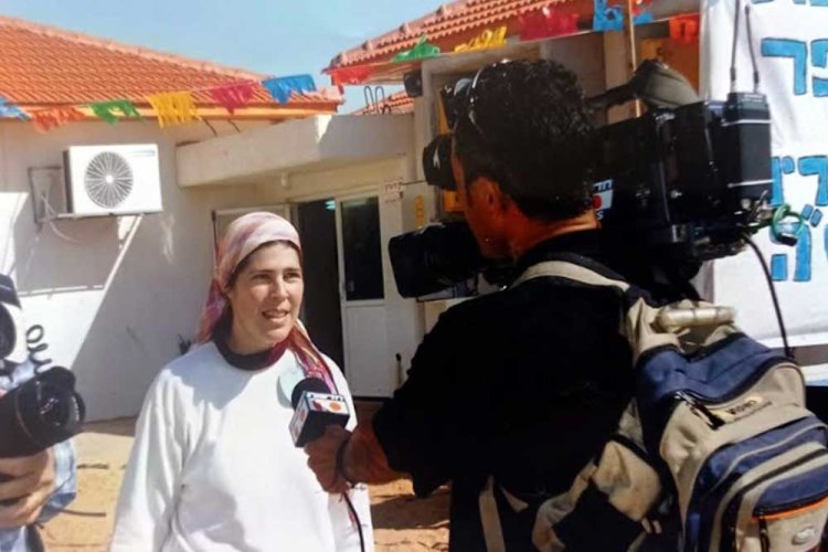 בראיון לתקשורת לפני הגירוש