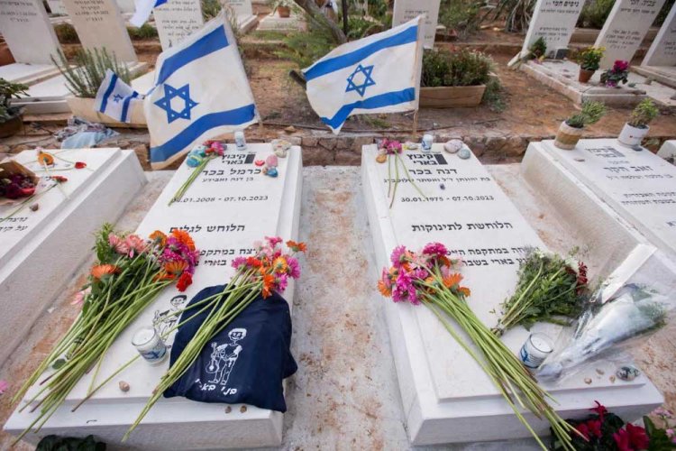 מצבות הקברים של דנה וכרמל בכר הי"ד