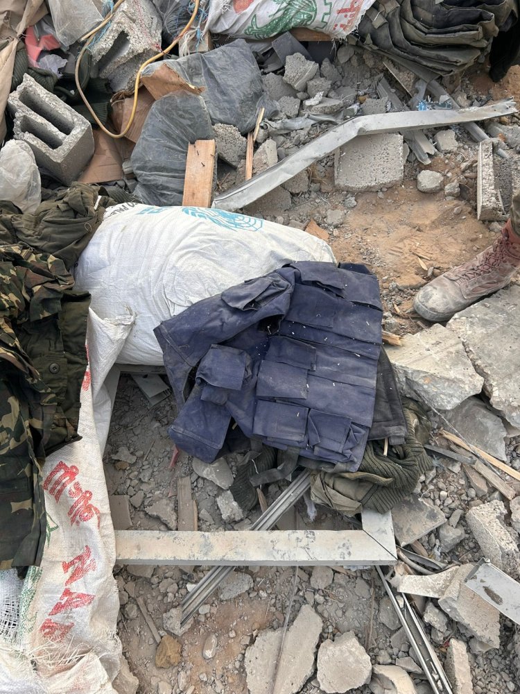 שקי אונר״א שנמצאו בעזה במהלך פעילות אוגדה 401 (צילום: דובר צה״ל)