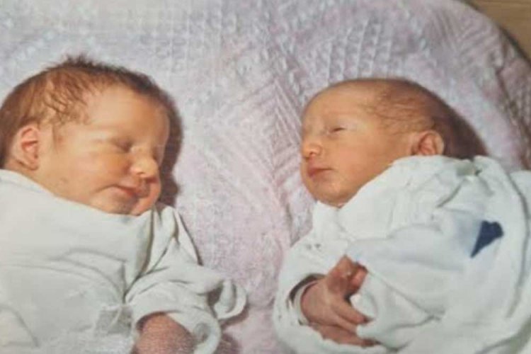 רבקי קליין ואחותה התאומה