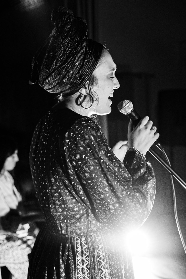 בהופעה לנשים (קרדיט: קורין שירה)