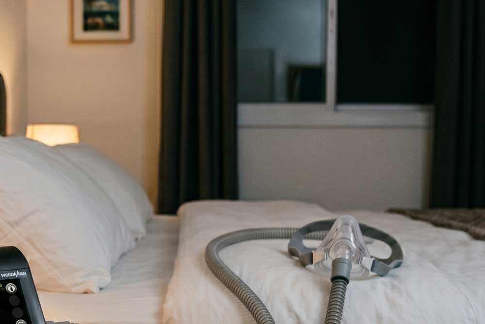 המסיכה היום היא חלק מחיי. מחכה לי בסבלנות כל לילה