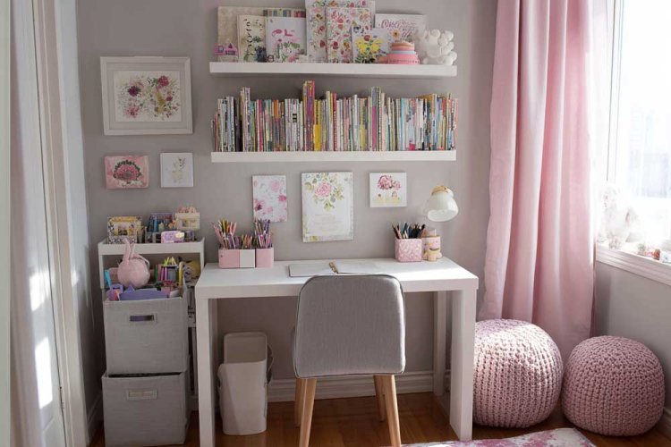 כדאי ליצור פינה קטנה עם עטים, טושים ודפים