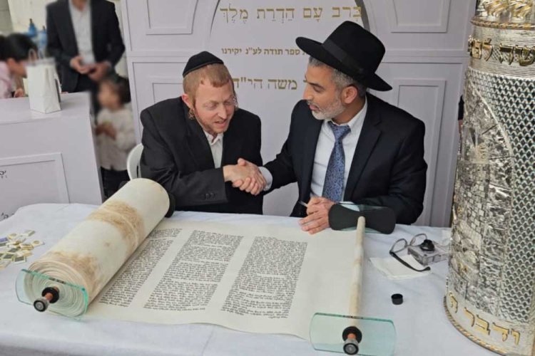 הכנסת ספר תורה לכבאי שנרצח רועי משה הי''ד