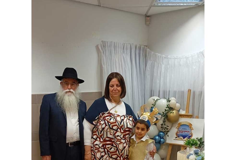 מרים ובעלה הרב חביב במסיבת חומש של אחד הנכדים