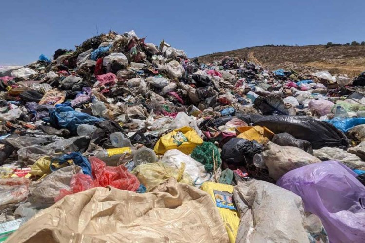 אתר אשפה פיראטי. קרדיט: ירוק עכשיו