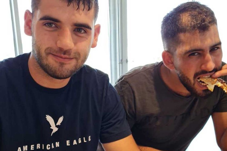  יוחאי מורנו עם בן דודו איתי מורנו ז"ל