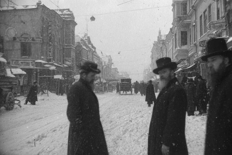 ברחוב החסידים היה גם בית כנסת חסידי. אוכלוסיית חרבין הגיעה ל-25,000 איש (אילוסטרציה)