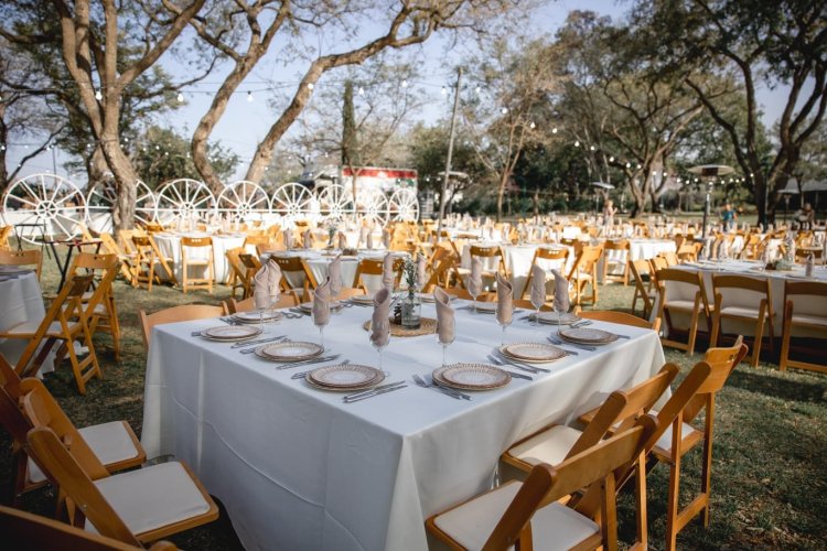 The wedding on the lawn at Kibbutz Be’eri (Photo: Ilan Magen)