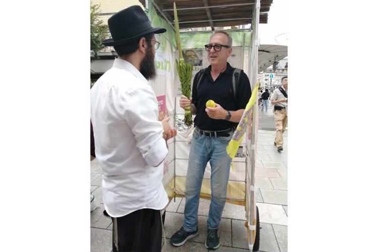 הרב מוטי בסוכות ביפן