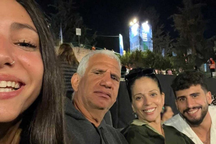 אריק הי"ד וסיגל עם שניים מילדיהם