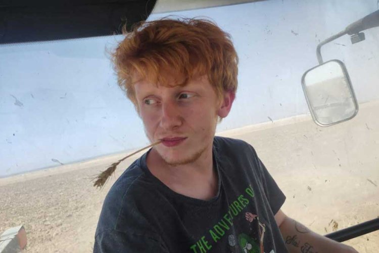 יותם חיים הי"ד על הטרקטור בעבודה