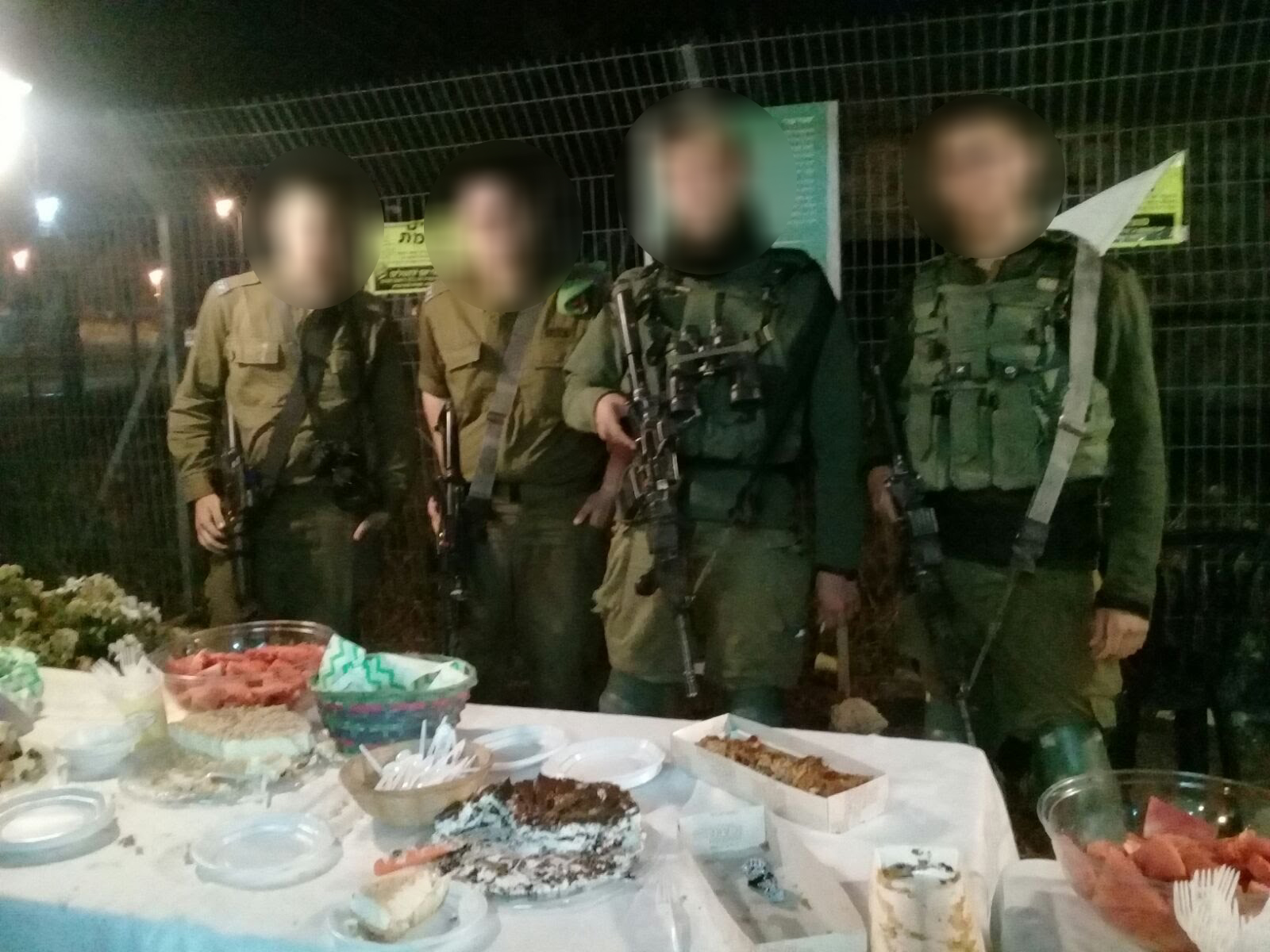 חיילים בפינה החמה