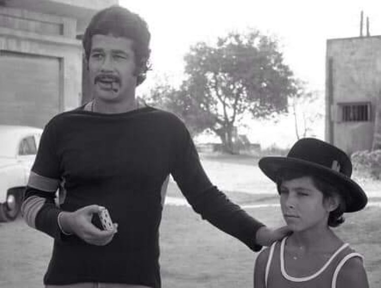 מיקו עם יהודה בארקן ז"ל (מתוך הסרט "צ'רלי וחצי". באדיבות משה אדרי, "יונייטד קינג")