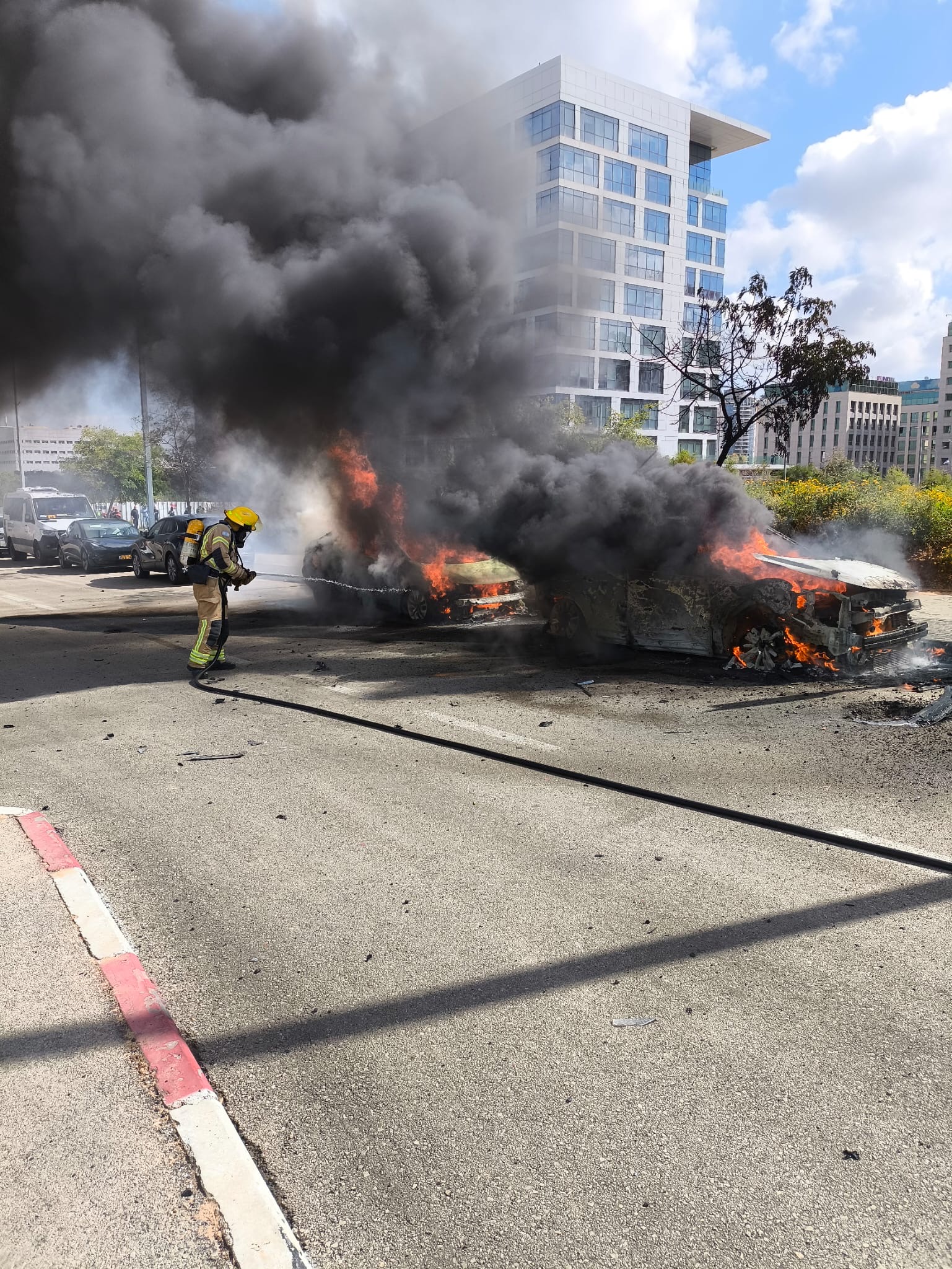 זירת נפילה בגבעת שמואל (צילום: דוברות כבאות והצלה)