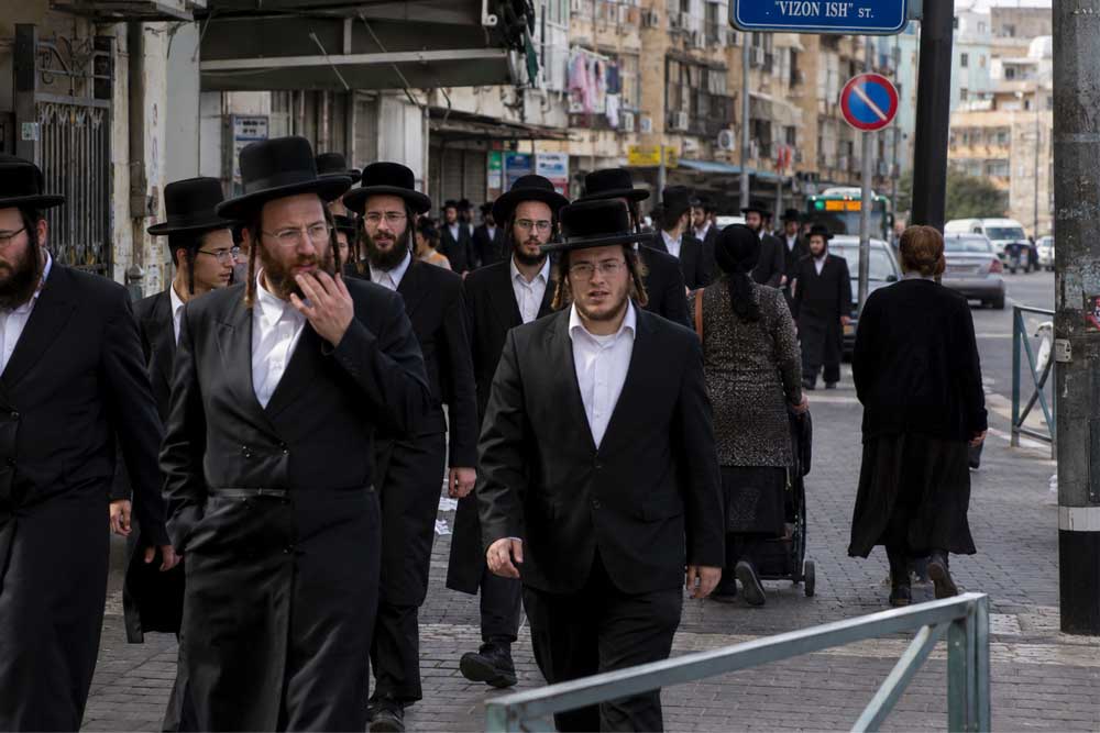 זה ציבור שצפיפות בבית יש לו בשפע, כסף מיותר – אין לו, אבל לב חם יש לו בשפע בשבילי, בשביל אחי, ובעצם בשביל כל האחים בעם ישראל