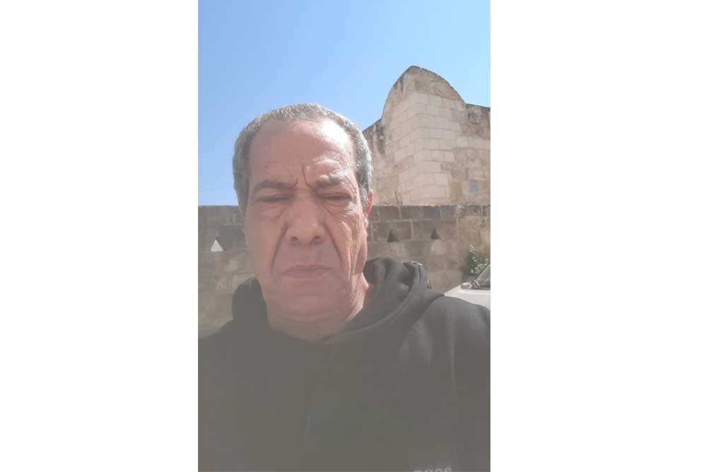 עאדל ג'עפרי. מחזיק בידיו כיום את מפתחות בית הכנסת