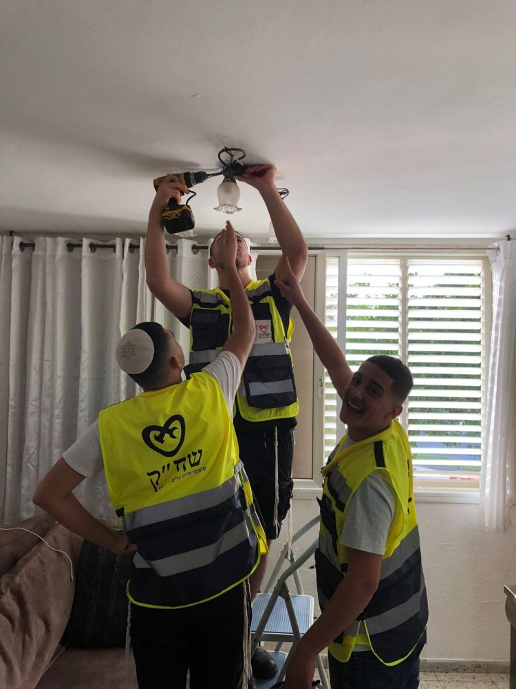 המתנדבים בפעולה