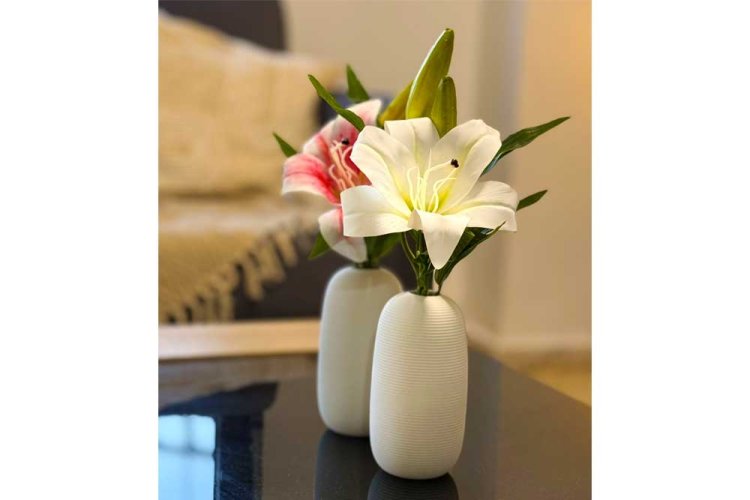 שני צבעים שהלקוחה ביקשה לשלב בעיצוב באו לידי ביטוי בפרחים