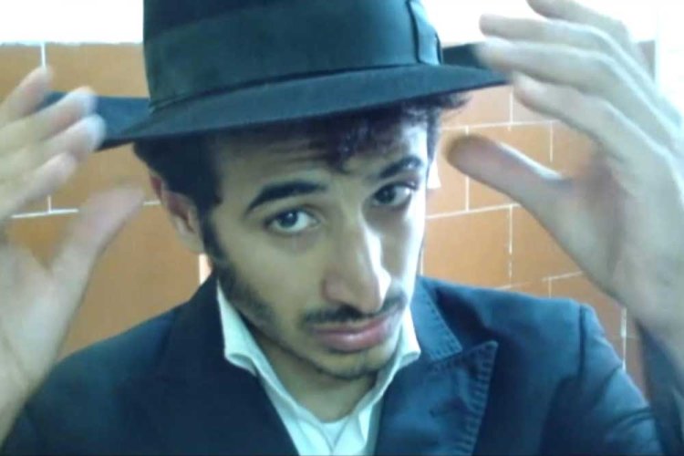 נדב בסרטו "רווק עם אלוקים"