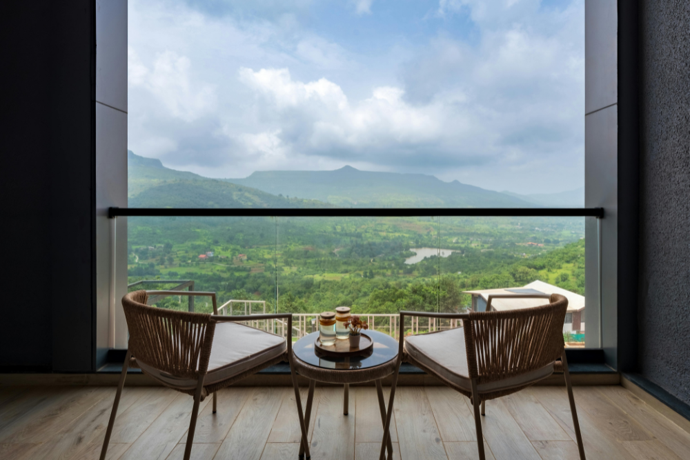 תעצרי את הכול ופשוט תסתכלי על הנוף מהחלון