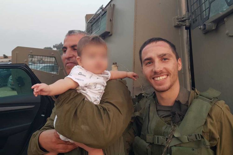 מנחם ואיתיאל במהלך החילוצים