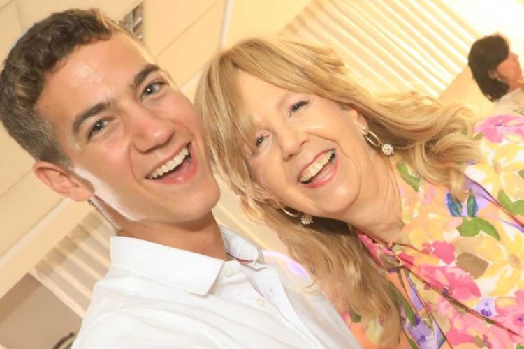 יוסף גדליה הי"ד עם אימו