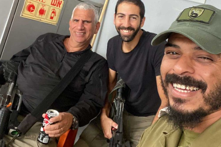 אריק הי"ד באוגדת עזה עם אילן פריורנטינו הי"ד, רבש"ץ נחל עוז, והגשש