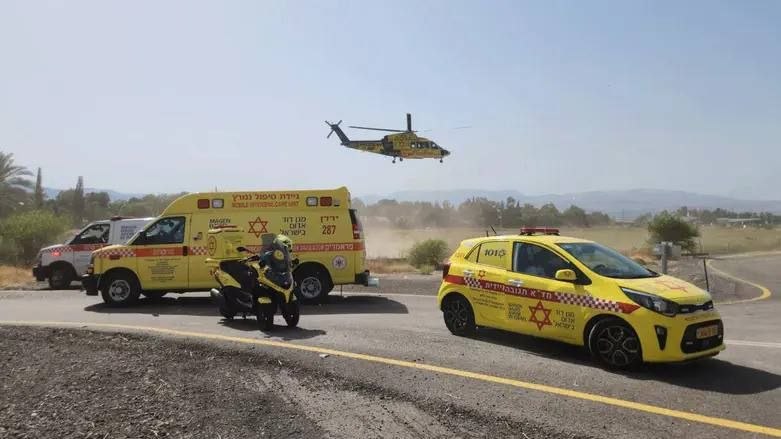 פינוי הפצועים מהרכס (צילום: תיעוד מבצעי מד״א)