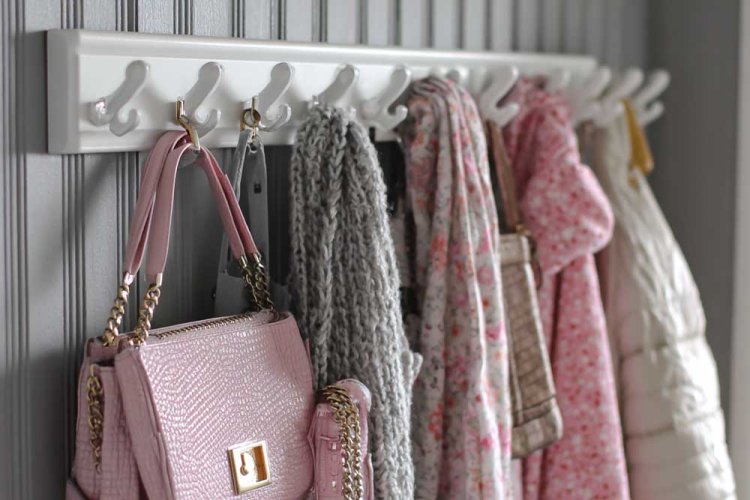 ווי תלייה על הקיר לתיקים קטנים, בגדים או צעיפים