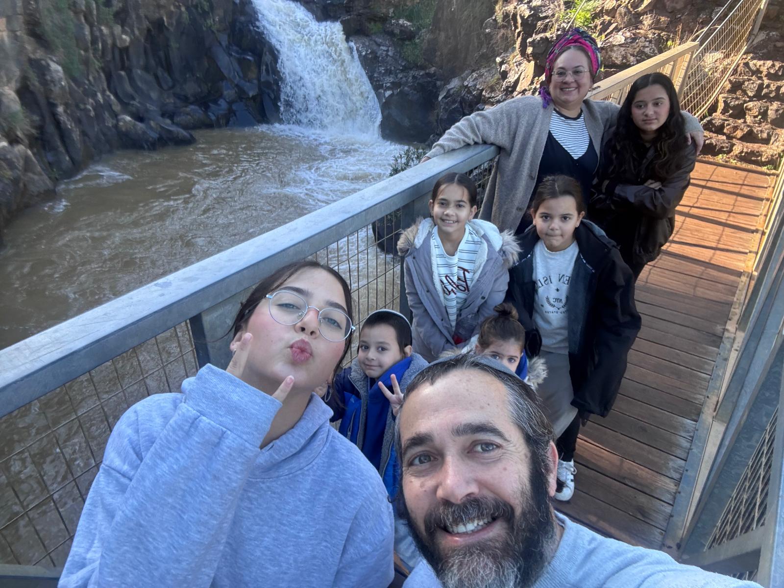 חן ומשפחתה בנחלים המרהיבים שבצפון