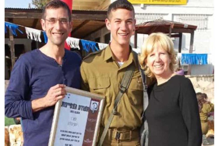 יוסף גדליה הי"ד עם הוריו