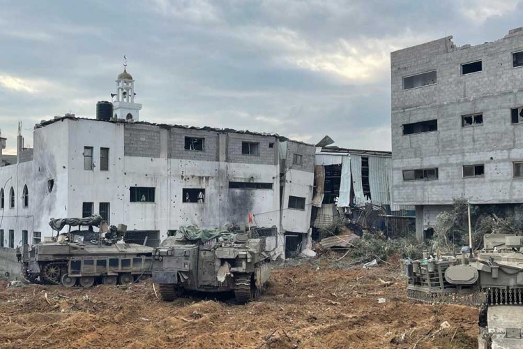 משמאל - המבנה בו אירעה התקרית