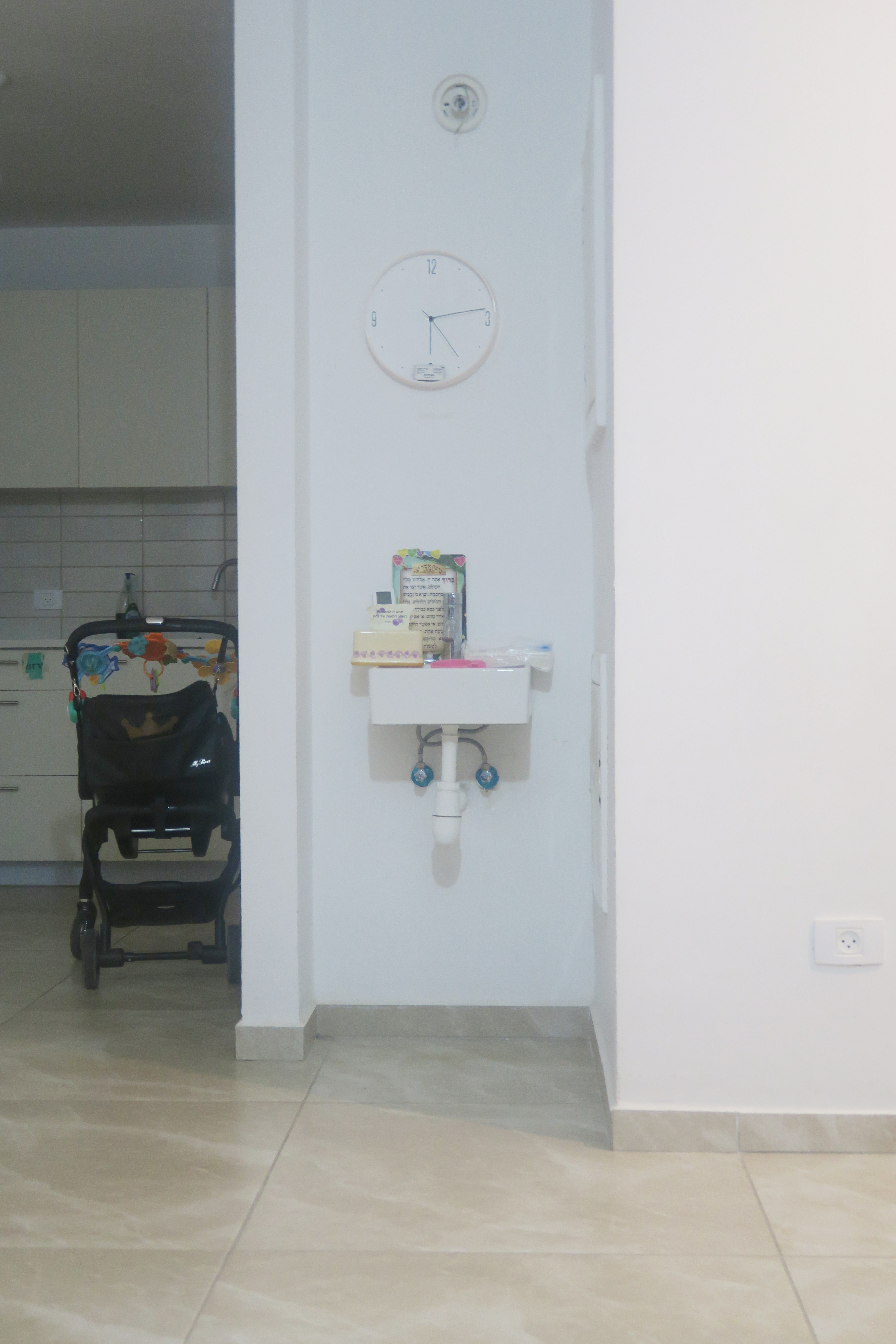 הפינה בכניסה לבית. המצב הקיים
