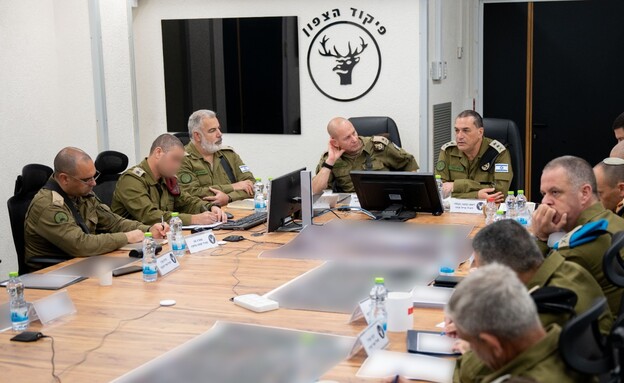 זמיר באישור המבצע לכיבוש הבופור (צילום: דובר צה״ל)