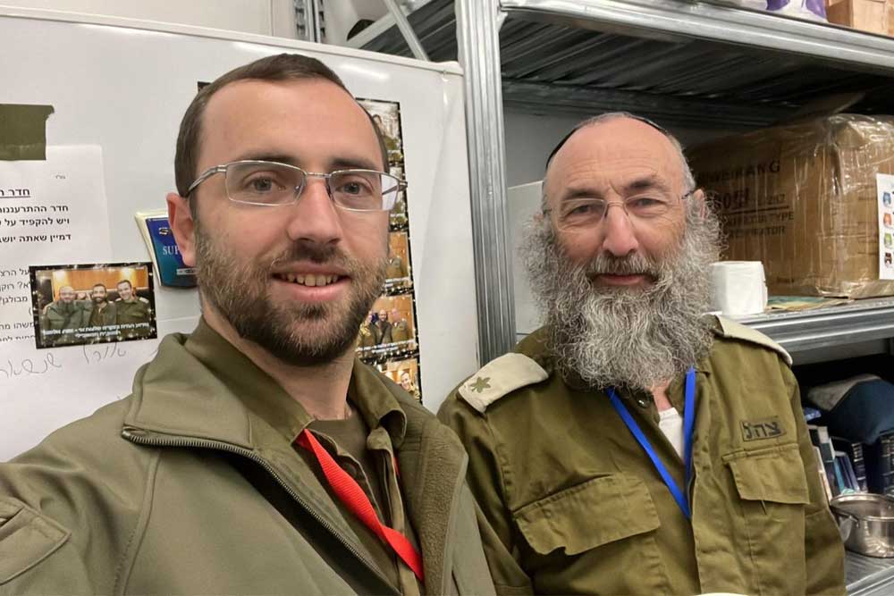 הפוסט טראומה של עובד אובחנה בשלב מאוחר (הרב פרל ובנו עובד)