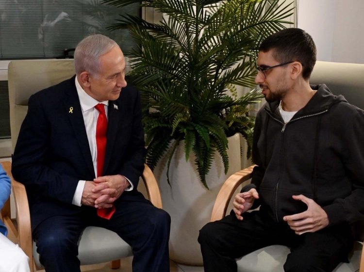 נתניהו ושורד השבי אביתר דוד (צילום: אבי אוחיון, לע״מ)