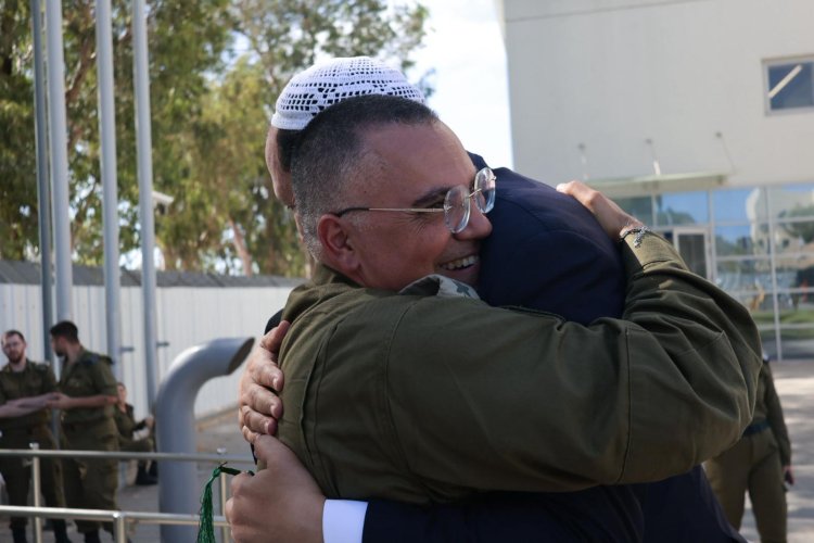 Speaking Arabic with IDF Spokesperson Col. Avichay Adraee (Photo: Ben Rosenblum)