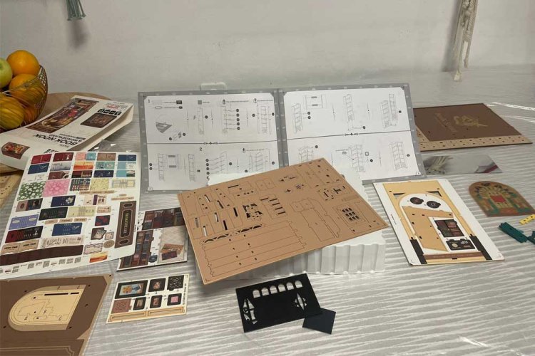 כמויות של הוראות וחלקים, בהתחלה זה נראה המון. לאט לאט מתקדמים