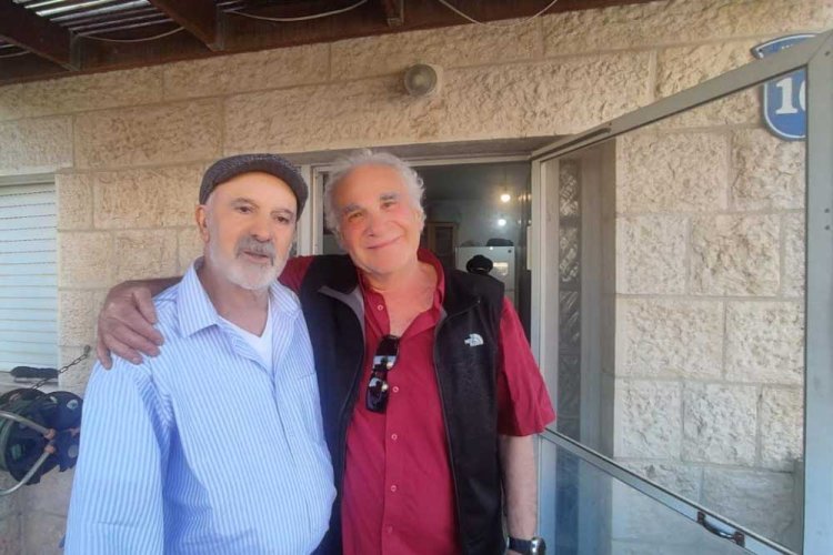 אהרון הי''ד במפגש עם חבר ילדות