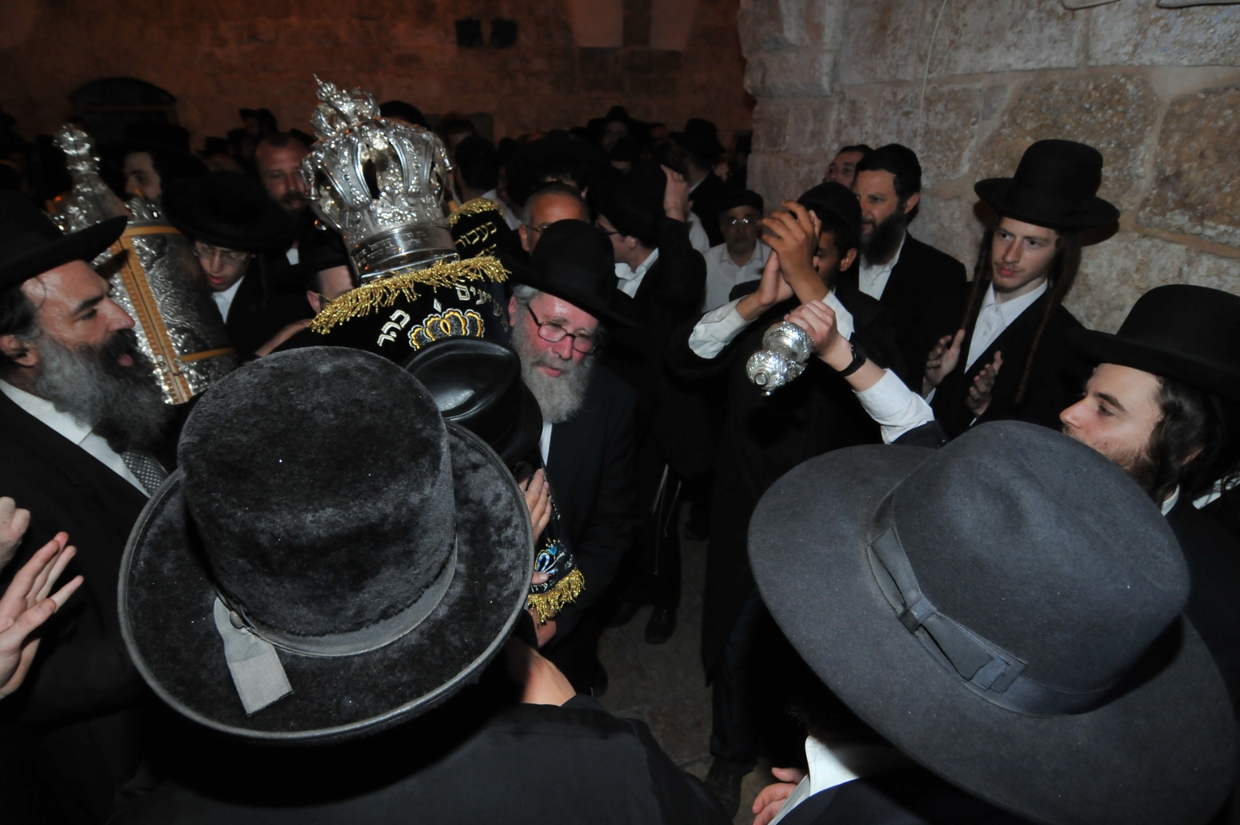 Celebrating a New Torah Scroll, the Grossman Family (Photo: King David Heritage Association)